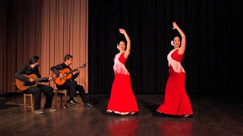 Entre dos Aguas – Un brano flamenco che fonde passioni ardenti con malinconiche melodie sussurrate